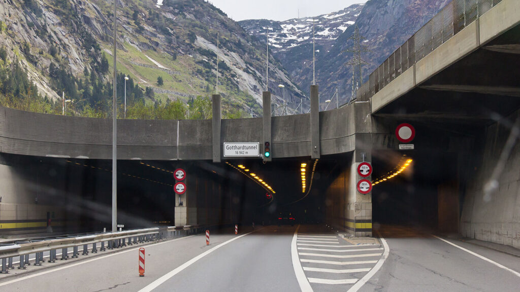 Gotthard Strassentunnel Nord Süd web